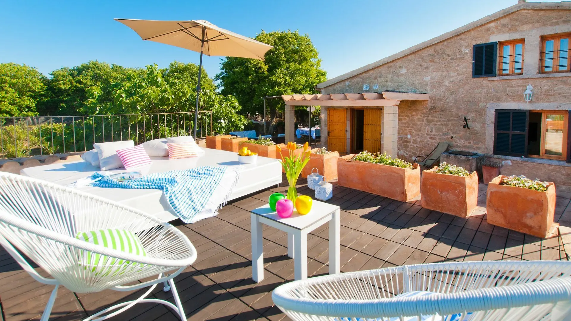 Villa Barcares Petit, piscina, jardines junto a playa en Alcudia España